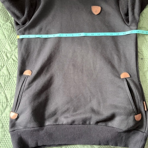 Wanakome Black Hoodie with Patterned Interior - Picture 7 of 8
